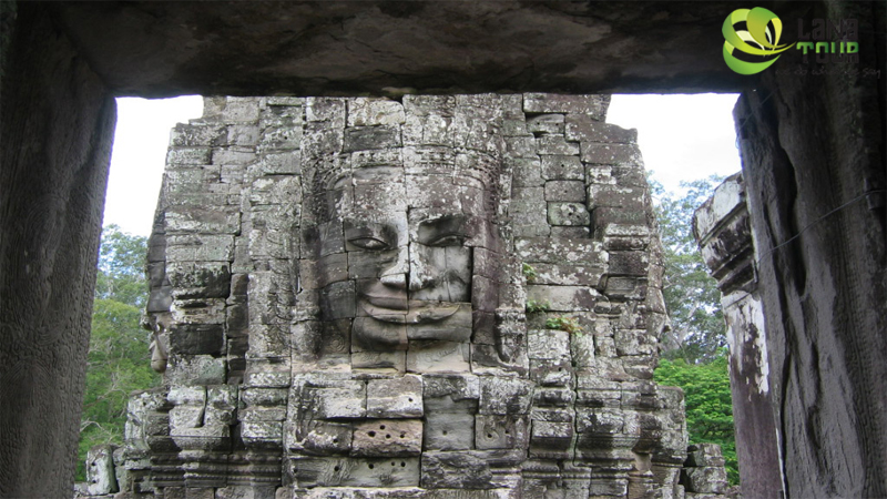 From Angkor Temples to the Gulf of Siam